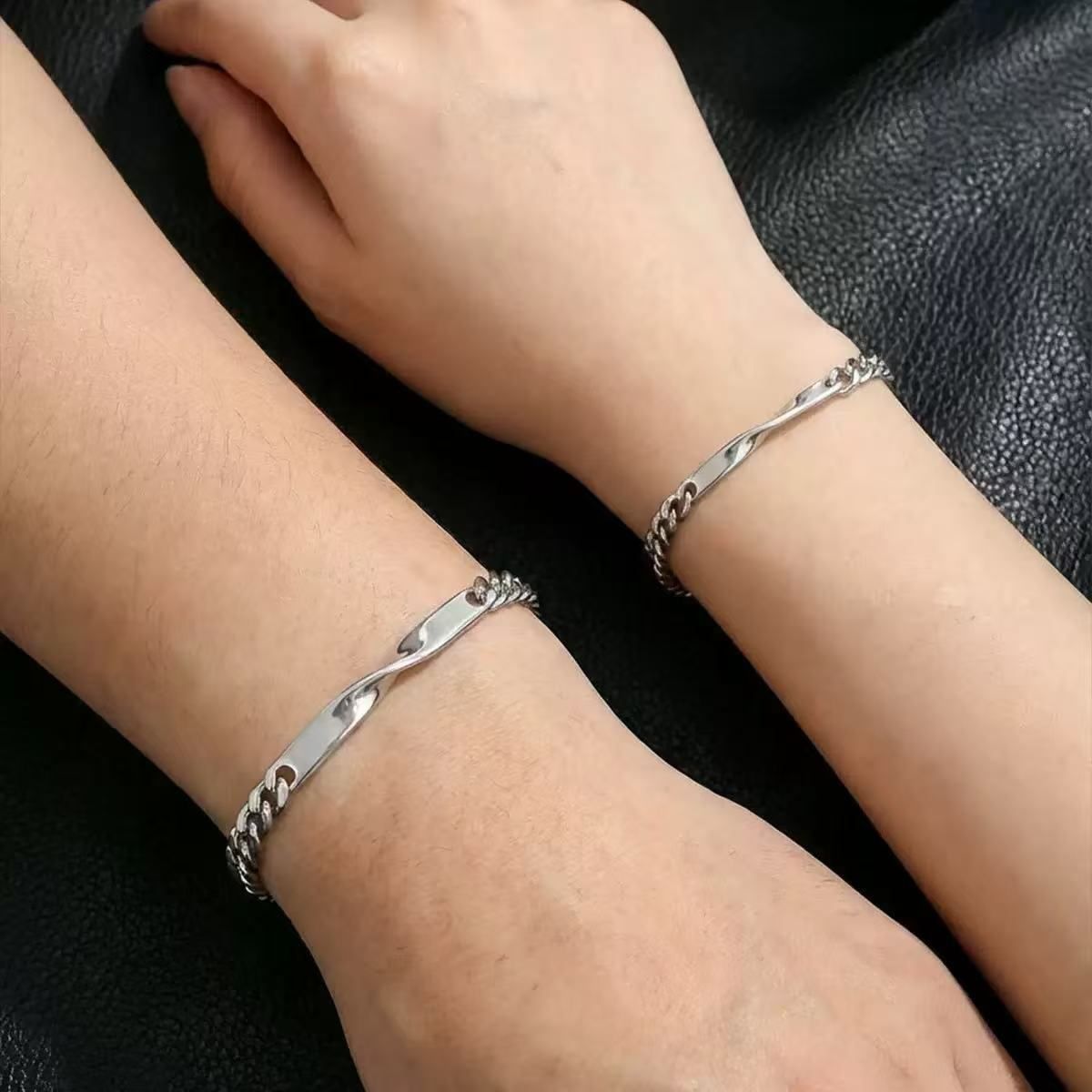 ラッキーチェーン チタン鋼ペアブレスレット ～磨き上げたシンプルなチェーンに幸運への願いを込めた大人カジュアルなデザイン～ 
