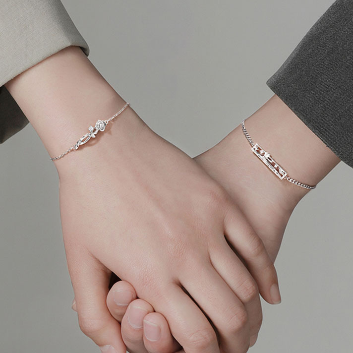 ペアブレスレット 王子と薔薇の物語を紡ぐ華奢な恋人たちの腕飾り