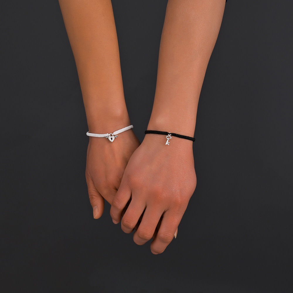 ペアブレスレット 鍵と鍵穴の羽根付きハート編み込みペアブレスレット