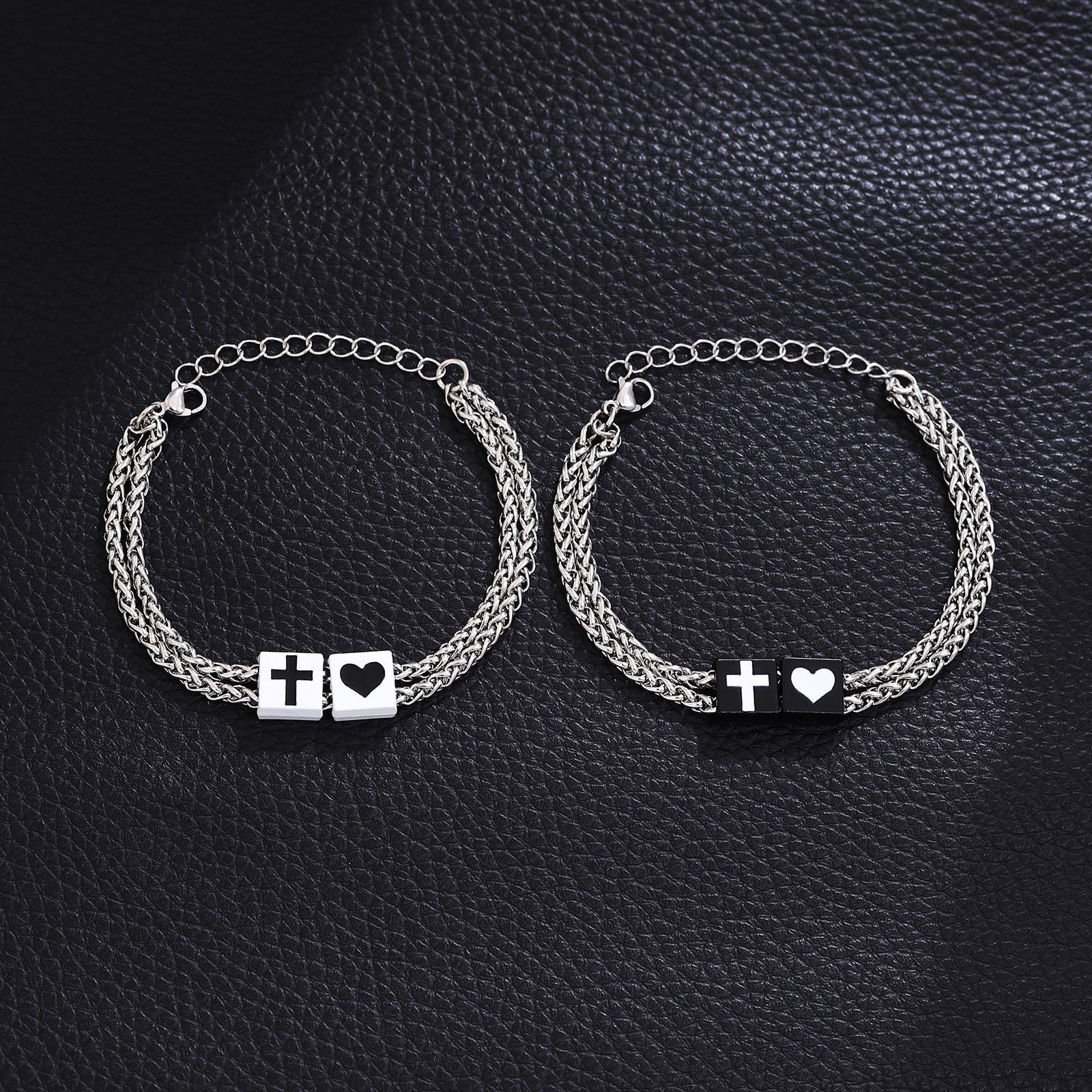 https://fulmo-img-server.com/pairheart/5bd1fbe2-988a-4723-8500-8fbc9a8e4fad.jpg