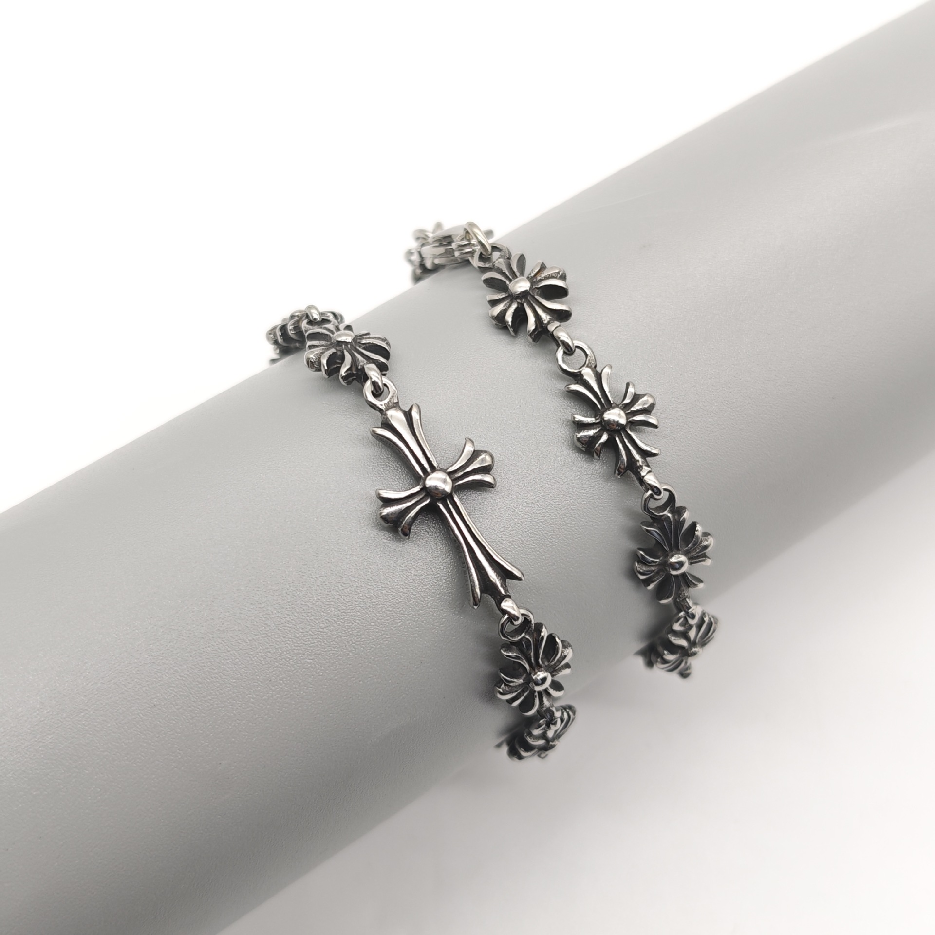 十字架と百合紋章デザインステンレスペアブレスレット