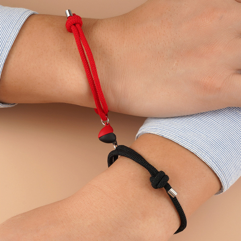 ペアブレスレット 磁石で繋がるハート型編み紐ペアブレスレット