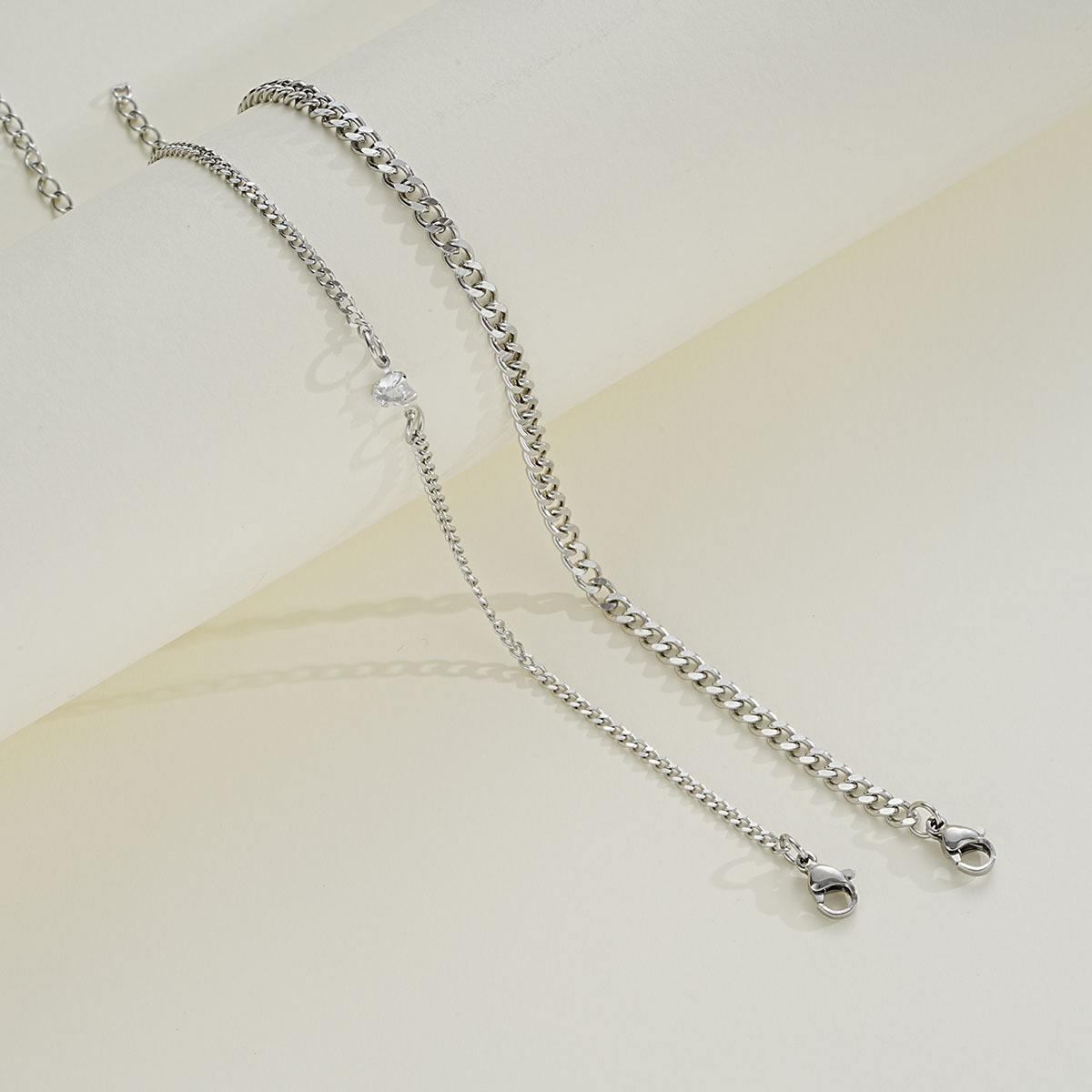 ペアブレスレット 華奢な喜平鎖とハート宝石の対照的なペアブレスレット