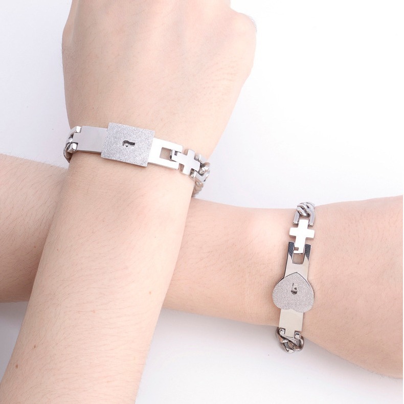 ペアブレスレット 鍵と南京錠モチーフ組み合わせペアブレスレット