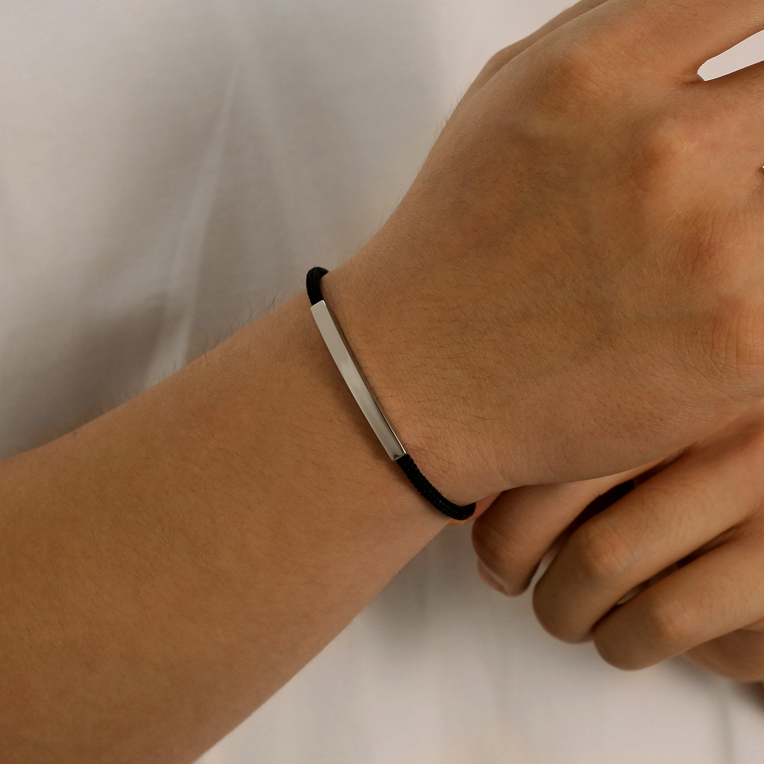 調節可能な編み紐プレート付きペアブレスレット