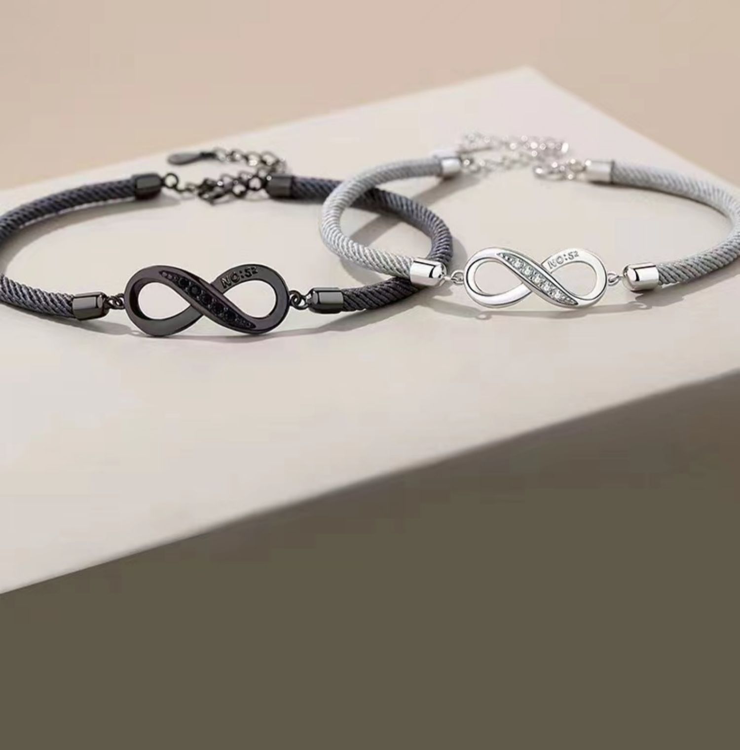 ペアブレスレット 永遠の絆を刻む無限モチーフ編み込みブレスレット