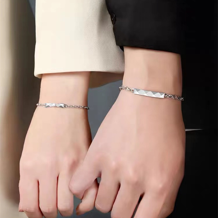 https://fulmo-img-server.com/pairheart/ad183eda-68f7-438a-be6f-b2aa759838f2.jpg