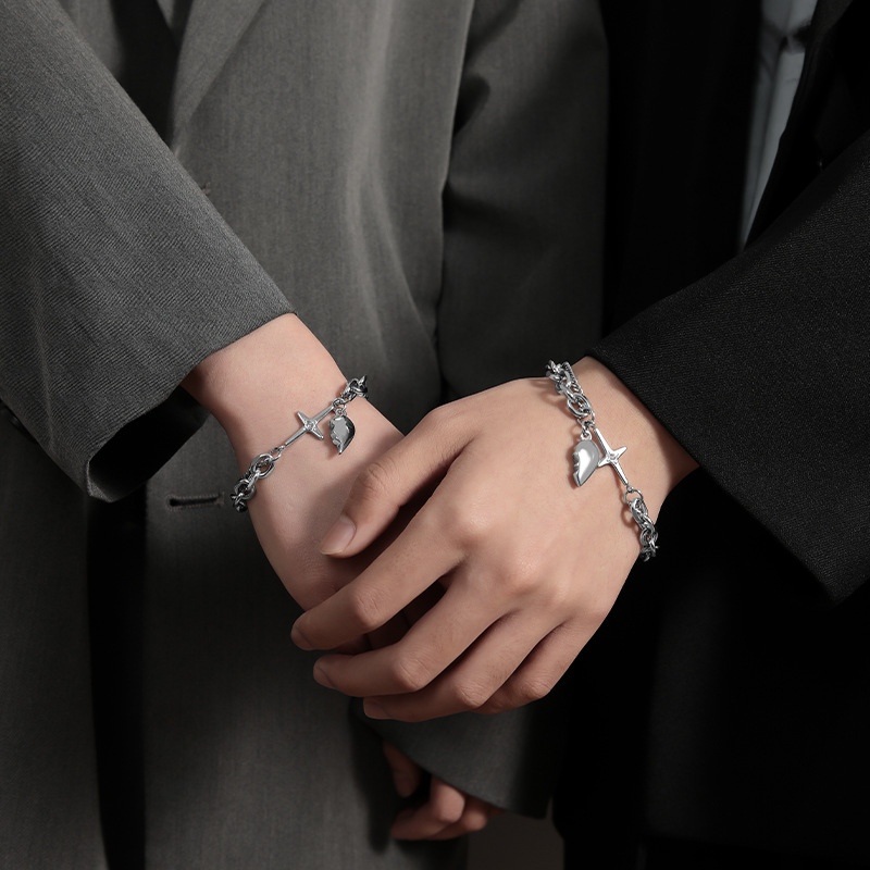 ペアブレスレット 星と月の半分ハート繋ぐ鋼製恋人腕飾り