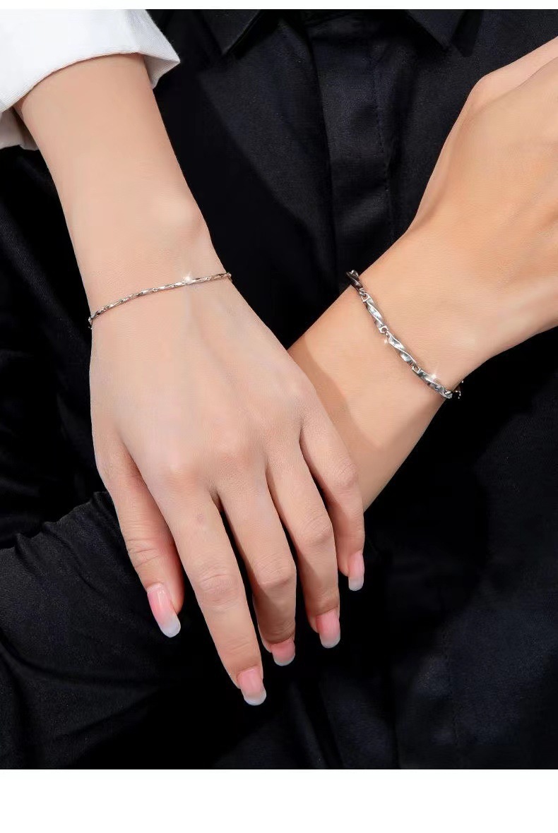 ペアブレスレット 細身ツイストチェーン絆を繋ぐペア腕飾り