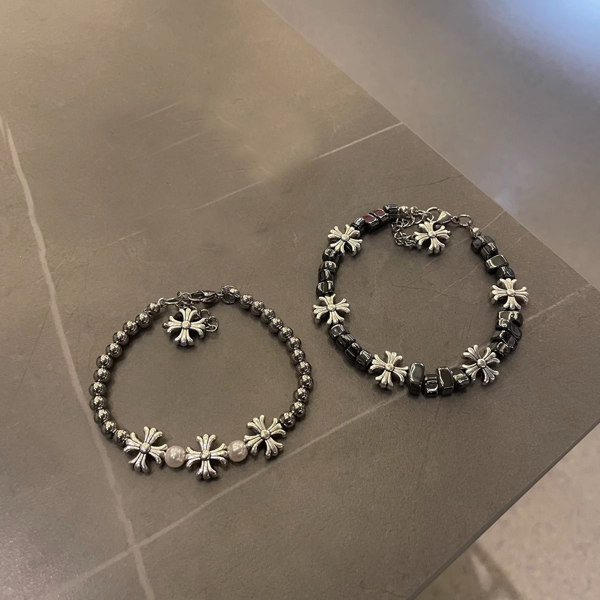 ペアブレスレット 十字架モチーフビーズ連ペア腕飾り