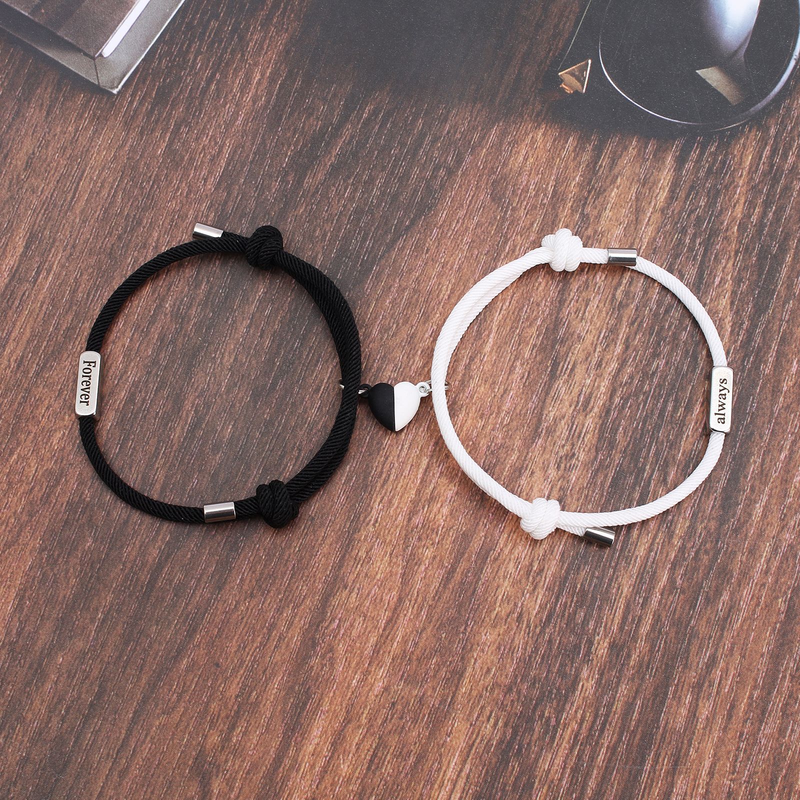 永遠の絆ハート磁石付き紐編みペアブレスレット