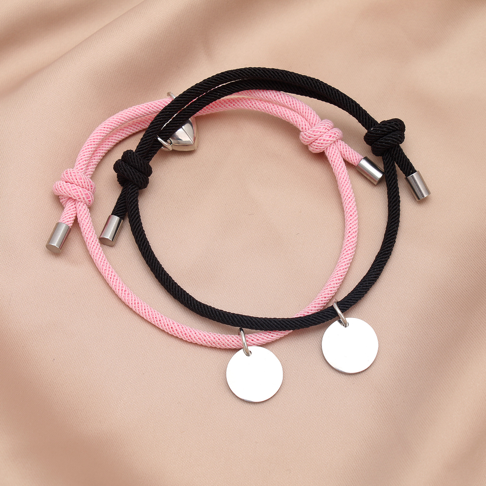 円形プレート付き編み紐ステンレスペアブレスレット