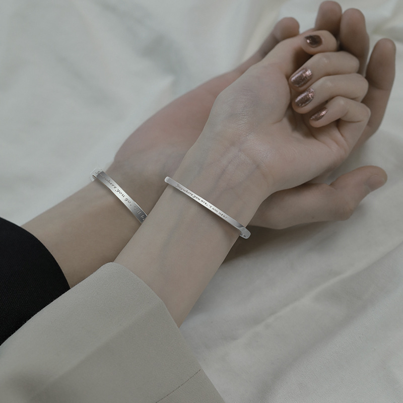 ペアブレスレット 刻印メッセージ入り細身バングル