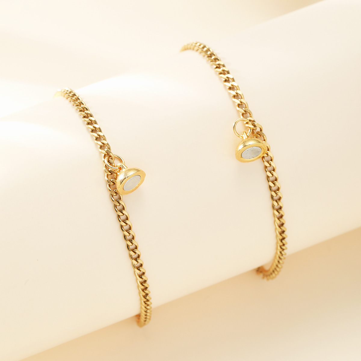 https://fulmo-img-server.com/pairheart/e16dd3a8-6acb-478f-b19b-77c8d998f095.jpg