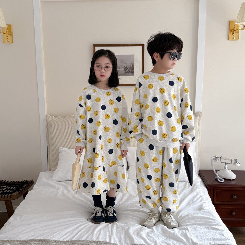 ペアルック 笑顔柄トレーナー上下セット キッズ兄弟姉妹お揃い服