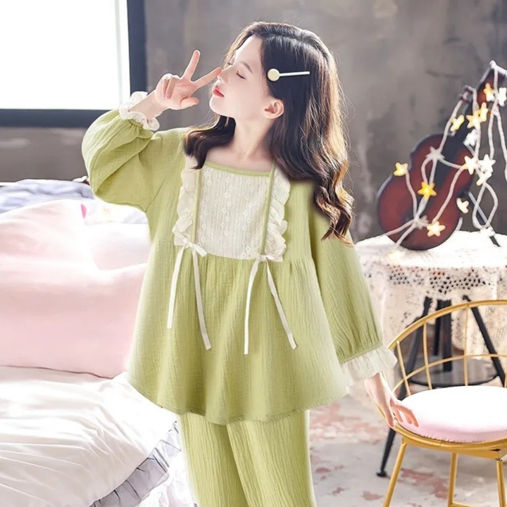 子どもパジャマ いちご柄フリルパジャマ