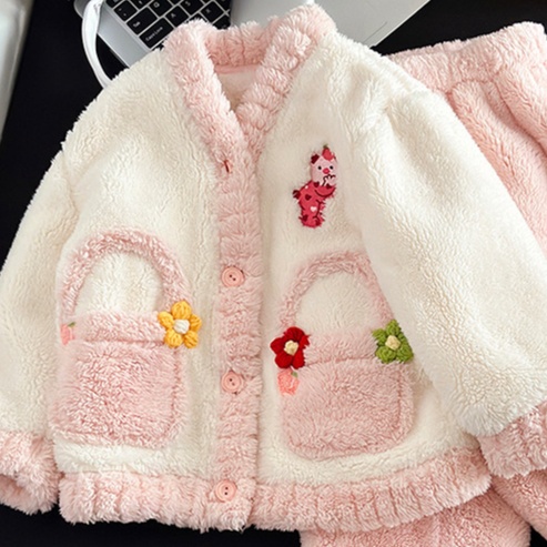 子どもパジャマ お花モチーフ付きもこもこパジャマ