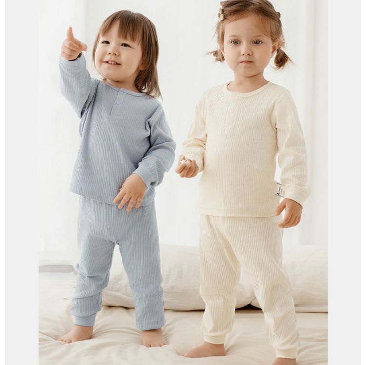 子どもパジャマ リブ編みボタン付き長袖上下セット