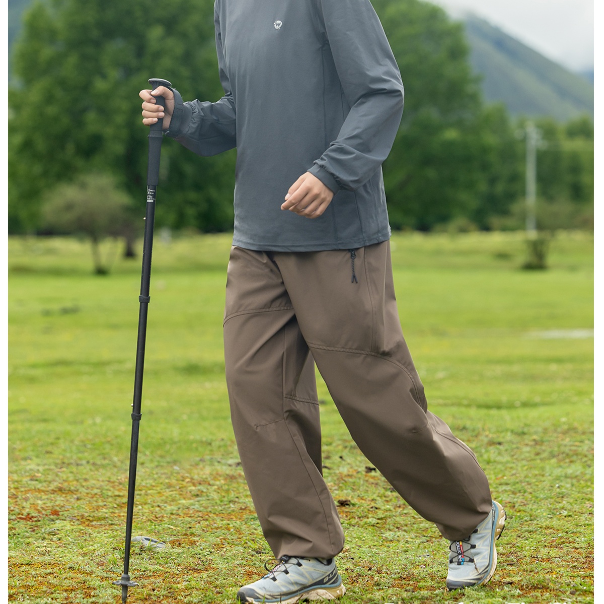 アウトドア対応軽量ワークパンツ