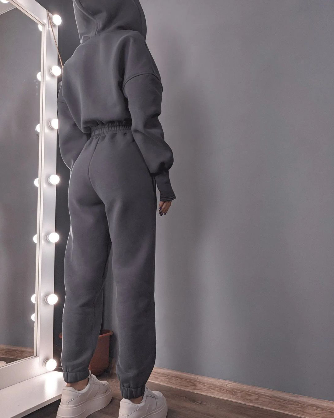https://fulmo-img-server.com/pants-set/021f158a-ef9d-40ae-8a78-47e6580b4eac.jpg