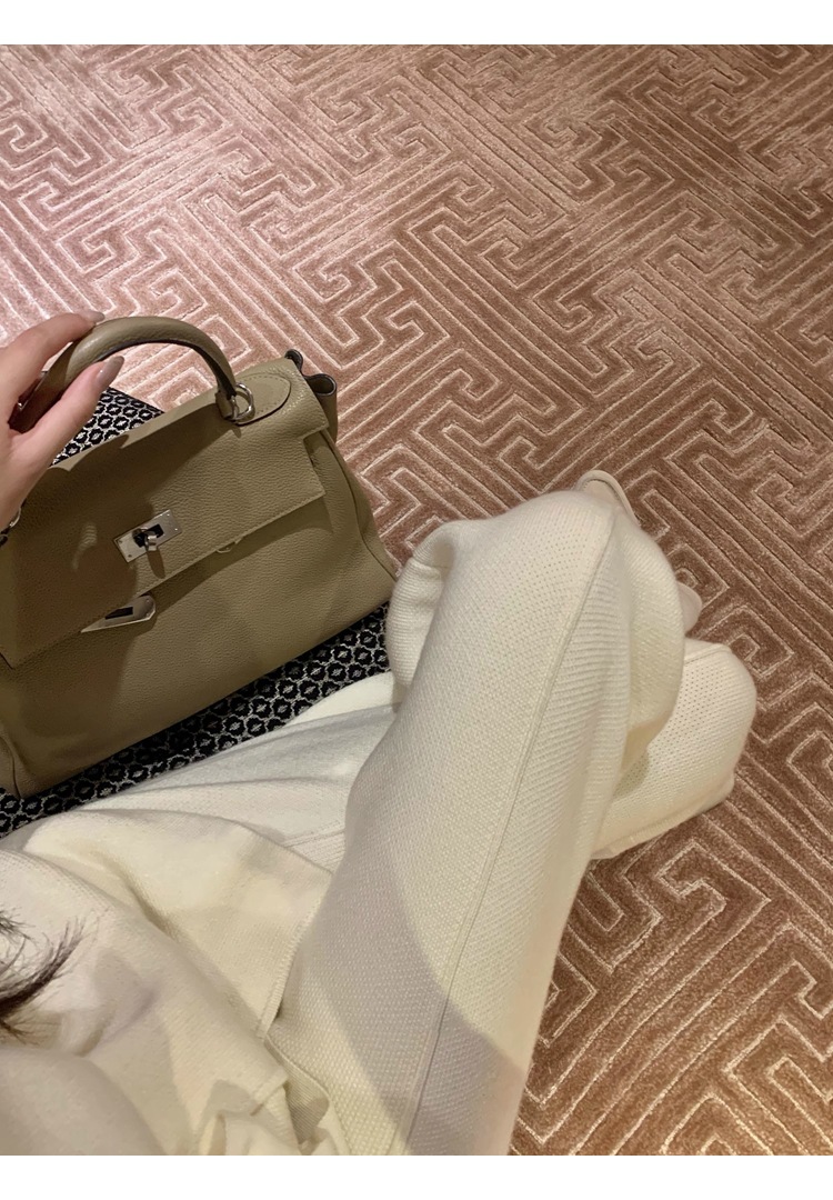 https://fulmo-img-server.com/pants-set/0260fae3-20c9-4045-a653-c6f8787b8ada.jpg