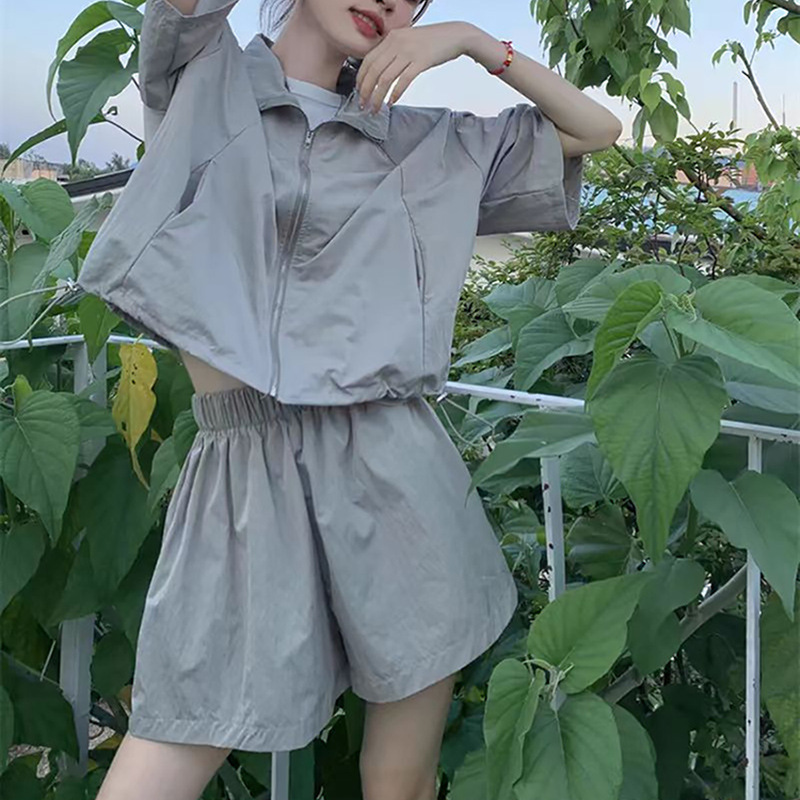 パンツセットアップ ジップアップブルゾン風ショートパンツセット