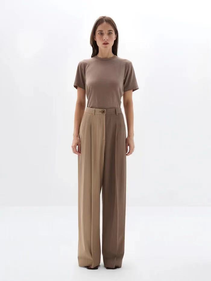 二つの私を、一着に。常識を裏切る、美しき二面性 ワイドパンツセットアップ