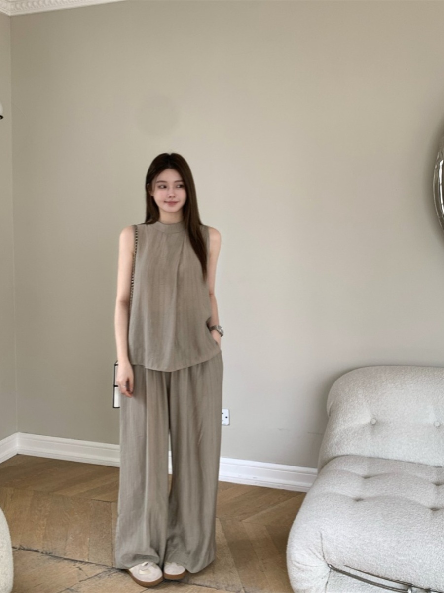https://fulmo-img-server.com/pants-set/060eebc4-09cf-4d6c-b971-37c82a8a6faf.jpg