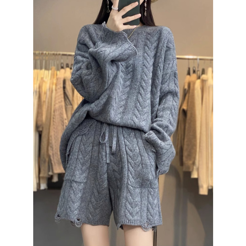 パンツセットアップ ケーブル編みニットトップスとショートパンツの二点セット