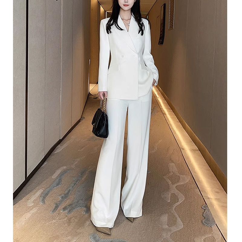 https://fulmo-img-server.com/pants-set/079d7c47-255e-4ad0-902b-a5c8fe7b9f50.jpg