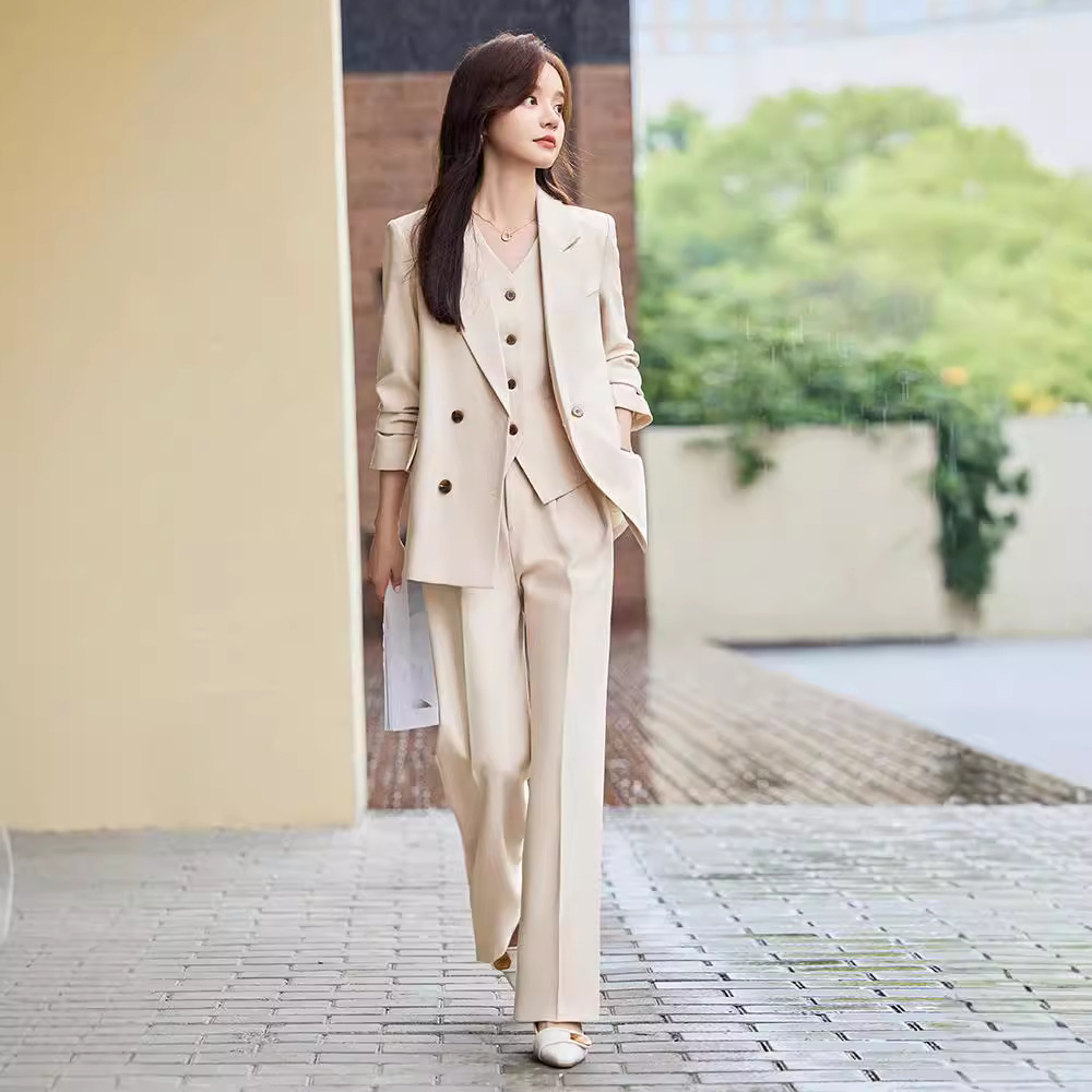 https://fulmo-img-server.com/pants-set/09bdf922-38da-4b85-b6bf-6c0c421cf1a5.jpg