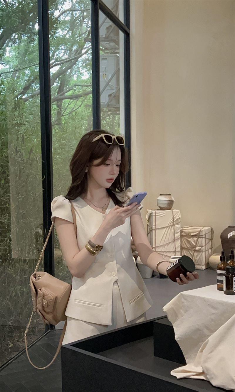 https://fulmo-img-server.com/pants-set/09da7c9c-de95-42af-b6eb-485609e0fb48.jpg