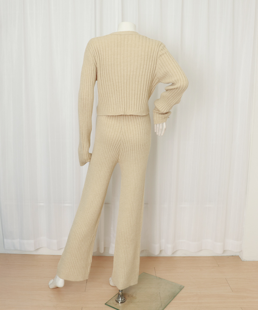 https://fulmo-img-server.com/pants-set/0cfe5ea0-98a2-49d3-8c3a-fddaaf2c047b.jpg