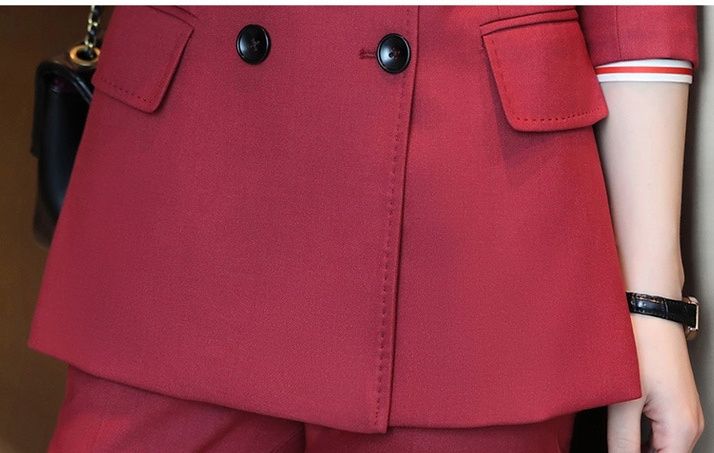 パンツセットアップ 優雅な印象の二つボタンパンツセット
