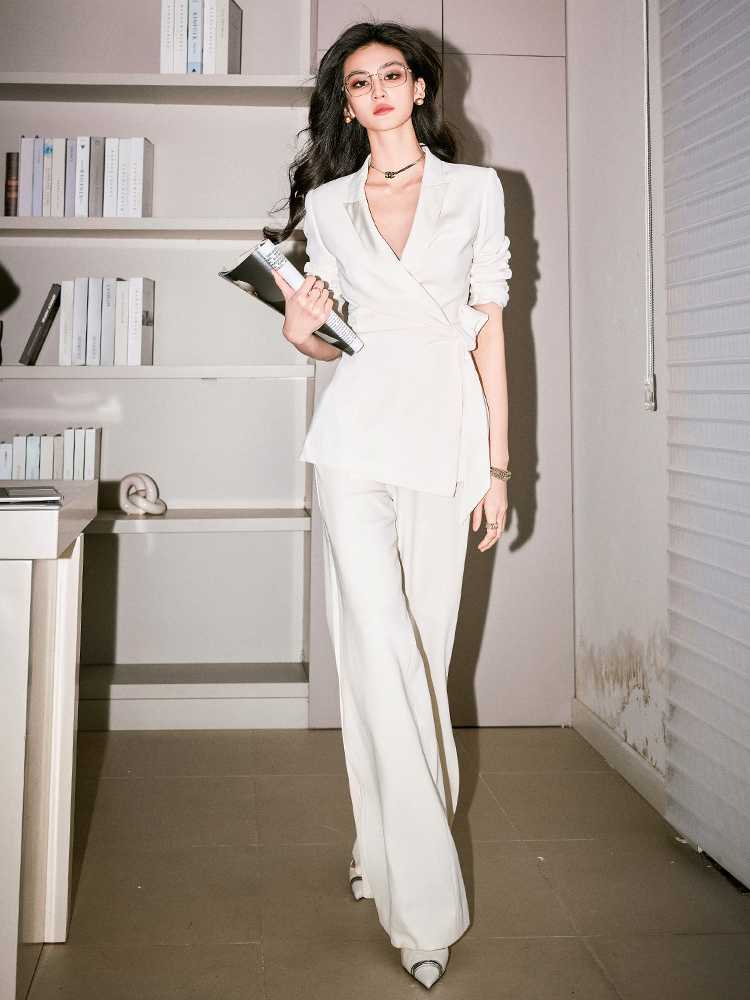 入学式で輝く！パンツセットアップで叶える大人の上品コーデおすすめ5選