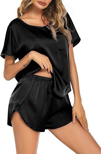 パンツセットアップ サテン風光沢ショートパンツ上下セット