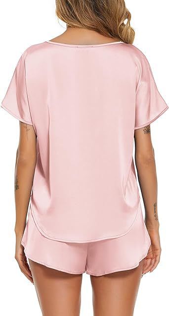 パンツセットアップ サテン風光沢ショートパンツ上下セット