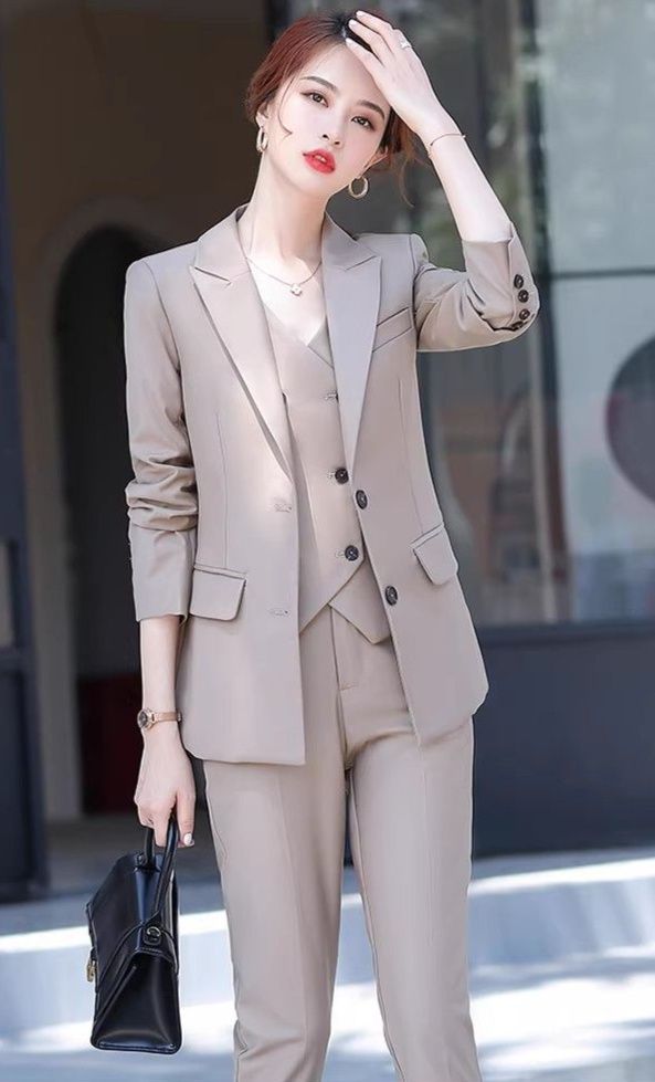 パンツセットアップ 三点式ベスト付きテーラードジャケットパンツセットアップ