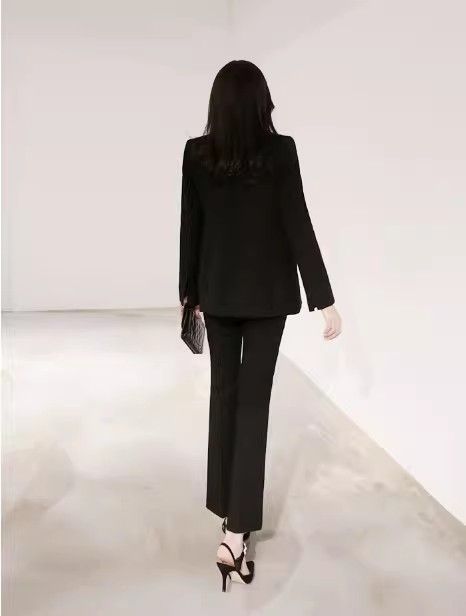 パンツセットアップ 上品なダブルボタン仕立てのテーラードパンツセットアップ