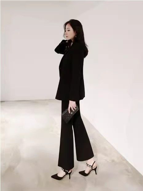 パンツセットアップ 上品なダブルボタン仕立てのテーラードパンツセットアップ