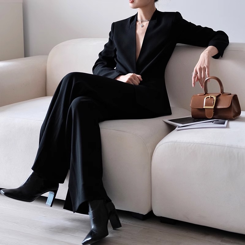 https://fulmo-img-server.com/pants-set/1b826fa2-166a-493b-8af9-ab30be06226f.jpg