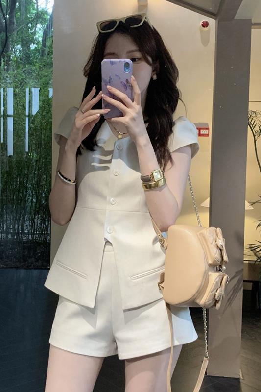 https://fulmo-img-server.com/pants-set/1ca71e63-ee23-4ae9-ab1f-2c2c4b05811b.jpg