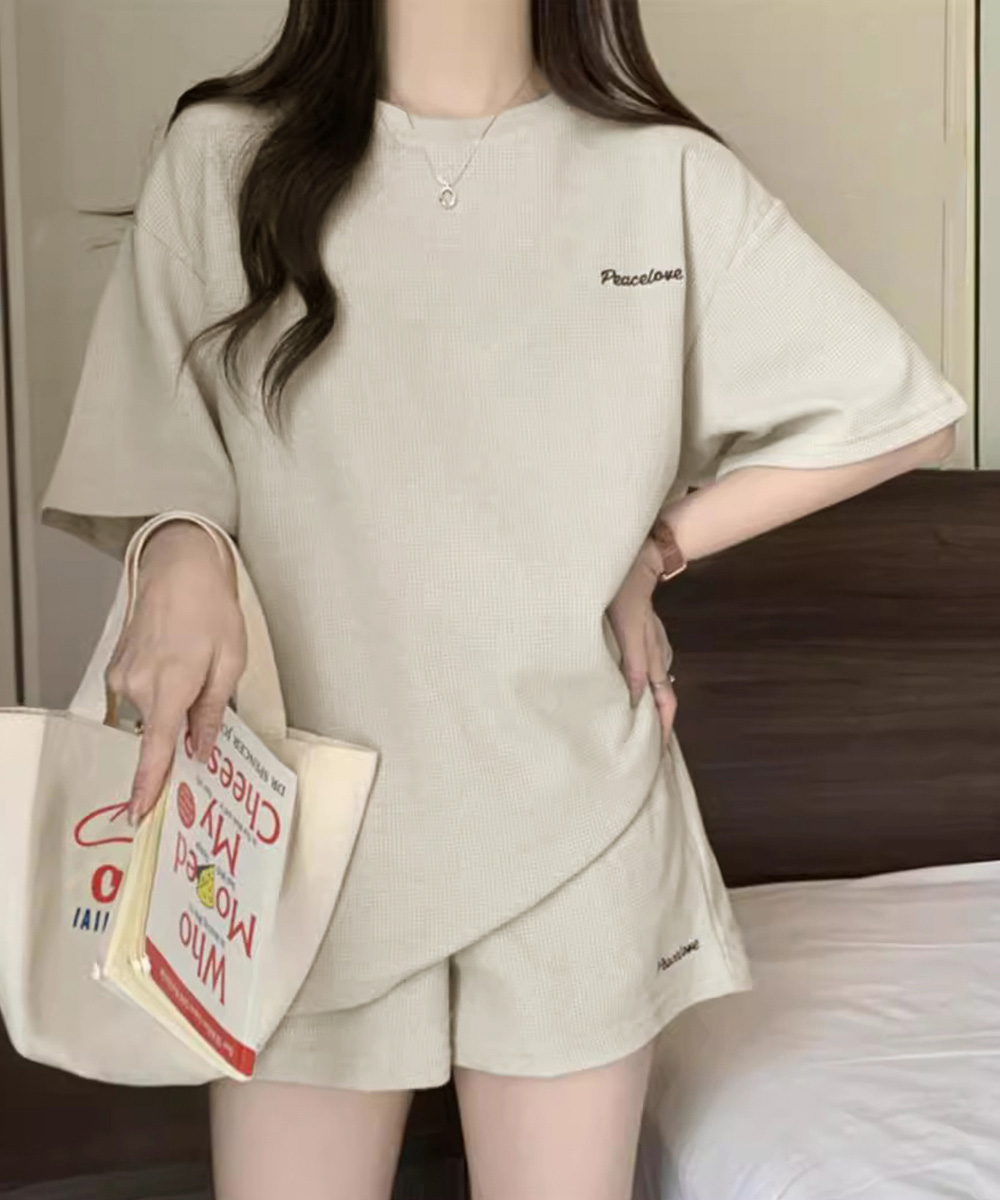 https://fulmo-img-server.com/pants-set/1f092229-231a-457d-96f8-823936438ab1.jpg