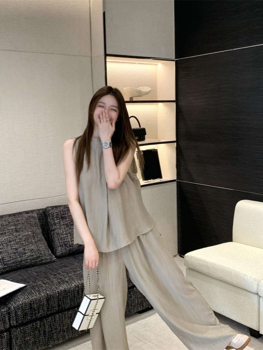 https://fulmo-img-server.com/pants-set/1f3fdf82-4e4d-4c28-a440-f942d984715f.jpg