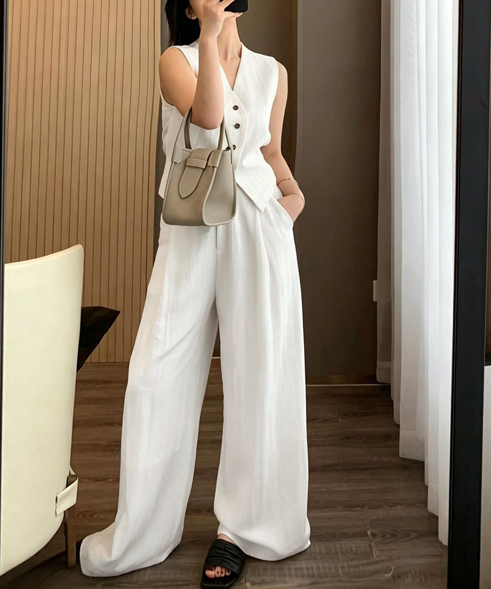 https://fulmo-img-server.com/pants-set/1f8a497c-8de2-4afc-954a-7d3a1f1f4af7.jpg