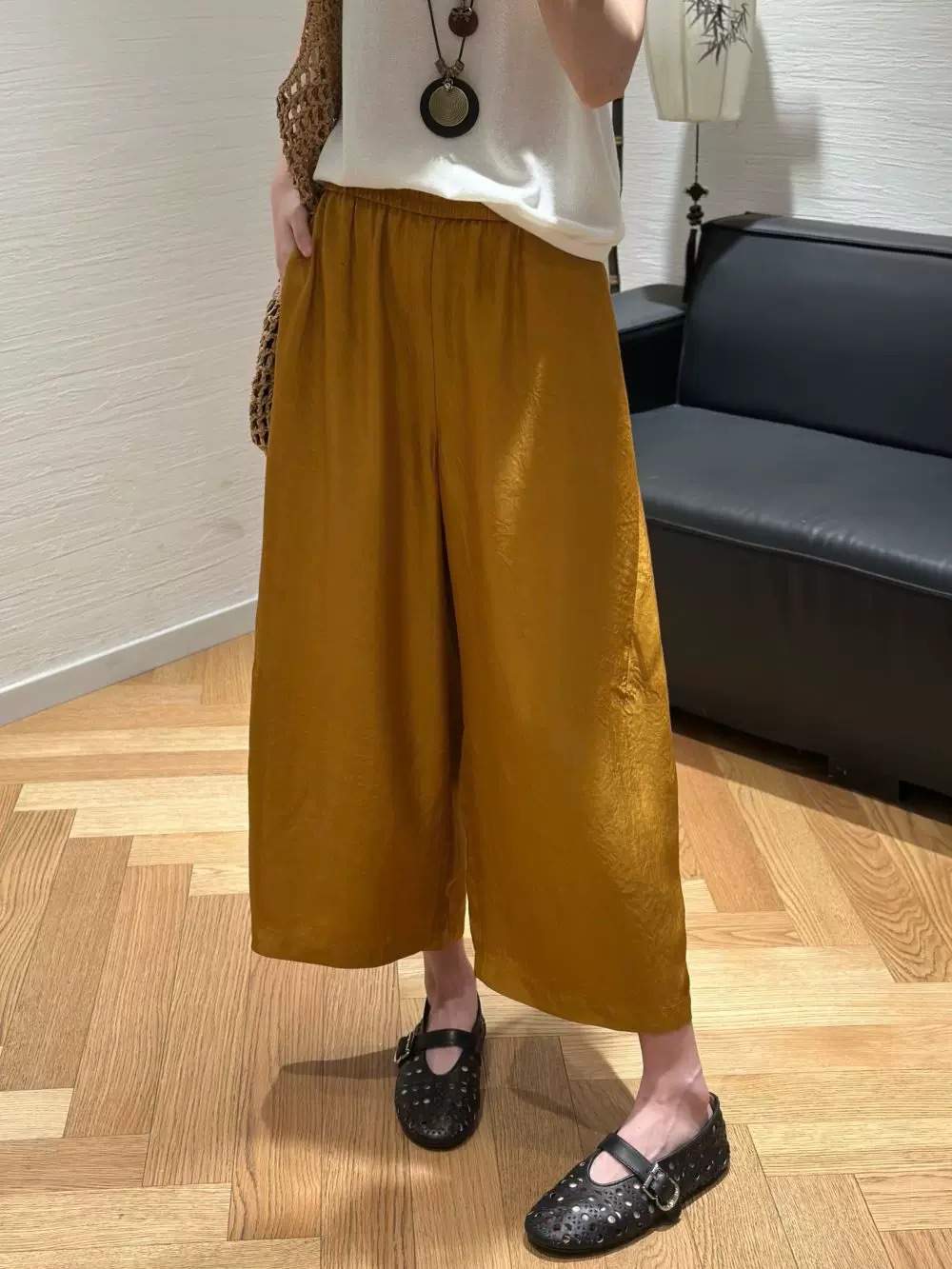 https://fulmo-img-server.com/pants-set/25c7a680-292a-4780-b9ee-9ddef0e08075.jpg