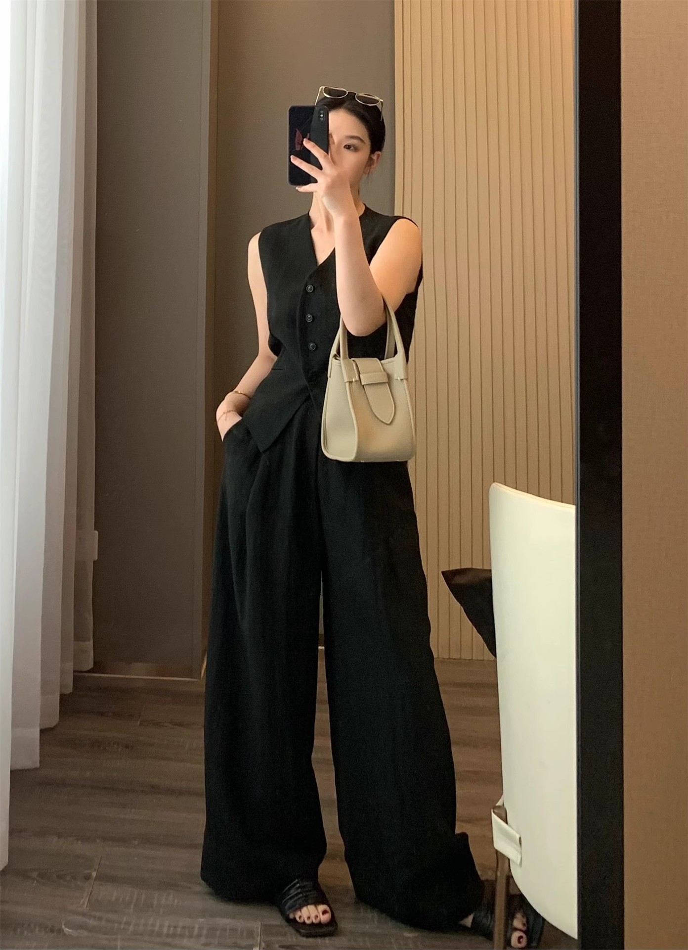 https://fulmo-img-server.com/pants-set/2d988860-3861-41f7-80df-991982b1cc25.jpg