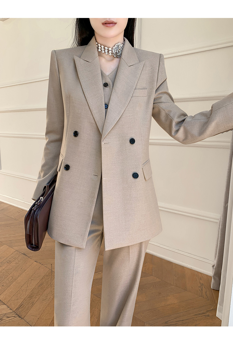 https://fulmo-img-server.com/pants-set/2e304a63-8e8a-416a-bea1-988cf69e5095.jpg