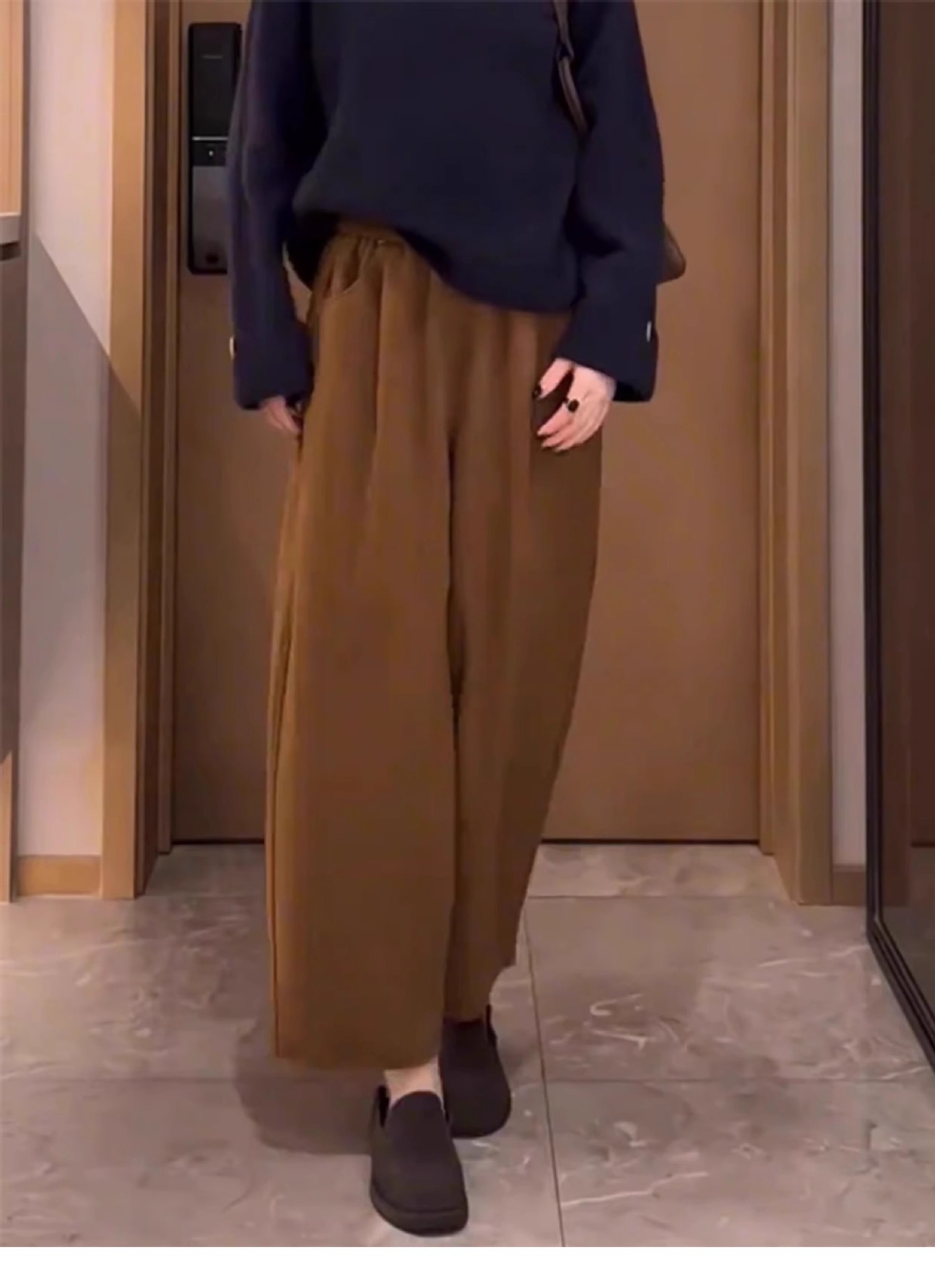 https://fulmo-img-server.com/pants-set/2ef36657-2f18-4243-a821-7d31207b2a54.jpg