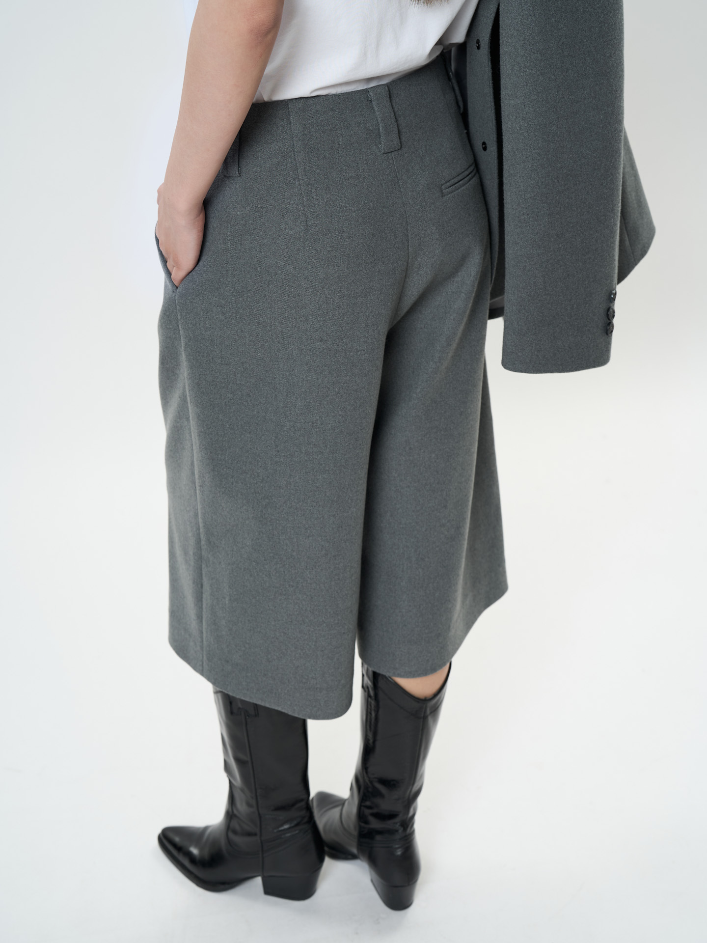 パンツセットアップ 洗練ショートパンツセットアップ